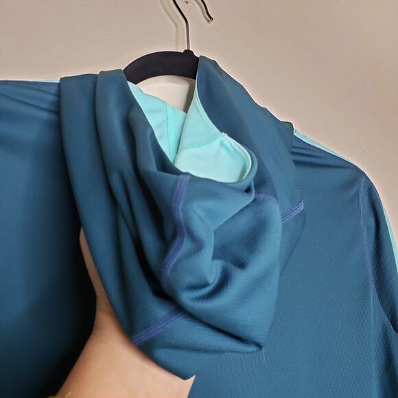 Nike| Teal Pullover Drifit Active Top with hoodie - Picture 8 of 8